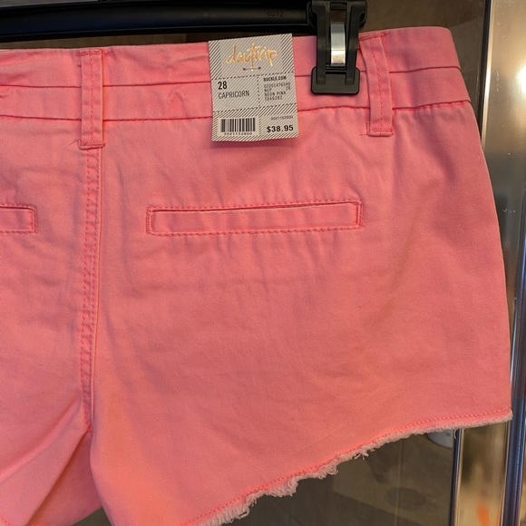 NEW Daytrip Shorts from Buckle - Picture 8 of 10